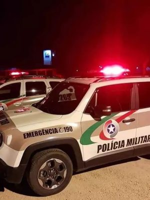 Homem é flagrado furtando carnes de supermercado em Morro da Fumaça